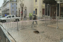 Abatimento de piso faz aparecer buraco no Chiado, em Lisboa