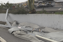 Vento derruba cobertura no Lidl de Beja