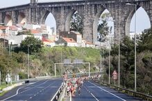 Corredores na meia maratona de Lisboa de 2018