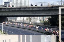 Corredores na meia maratona de Lisboa de 2018