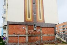 Fachada lateral de edifício nas Caldas da Rainha ruiu