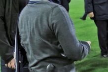 Ivan Savvidis, presidente do PAOK entra em campo armado