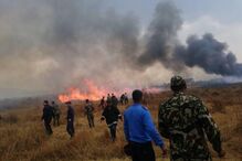 avião, despenhou-se, nepal, aterragem, acidente aéreo