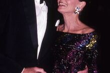 Estilista francês Hubert de Givenchy com a sua musa inspiradora Audrey Hepburn