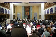 Oração na Mesquita Central de Lisboa