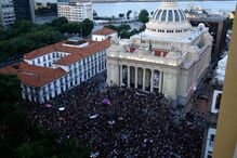Milhares saíram à rua no Rio de Janeiro para homenagear Marielle Franco