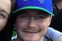 Ataca namorado com espada samurai ao descobrir que ele estava no Tinder