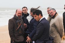 Ministro quer colocar uma estrutura mais leve no local onde se encontrava o paredão destruído, na praia de Faro  