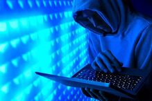 Laura Jane Tait, Twitter, crimes virtuais