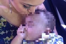 Parisa Siddiqi com os filhos