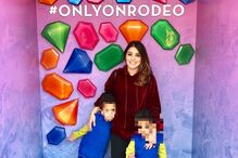 Parisa Siddiqi com os filhos