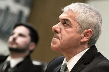 José Sócrates  falou para dezenas de estudantes na Faculdade  de Economia  da Universidade  de Coimbra  sobre a Europa