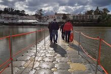 Ponte flutuante liga Alcoutim a San Lucar