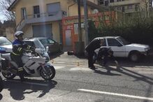 Dispara contra a polícia e faz reféns em supermercado no sul de França