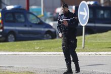 Dispara e faz reféns em supermercado no Sul de França
