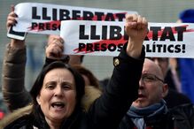 Manifestantes defendem em Bruxelas independentistas catalães detidos