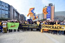 Manifestantes defendem em Bruxelas independentistas catalães detidos