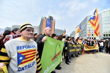 Manifestantes defendem em Bruxelas independentistas catalães detidos