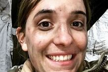 Mulher transexual casa com ator britânico que também mudou de sexo