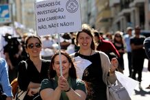 Manifestação de professores e cientistas em São Bento