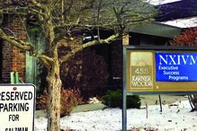 Mulheres eram recrutadas entre as seguidoras da organização de autoajuda Nxivm, fundada por Raniere 