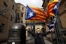 Clara Ponsatí entregou-se às justiça da Escócia