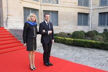 Emmanuel Macron, o Presidente francês, com a mulher, Brigitte