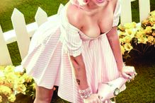 Miley Cyrus na pele de coelhinha sexy    