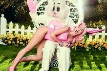 Miley Cyrus na pele de coelhinha sexy    