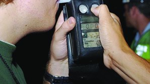 Três condutores detidos com taxas de alcoolemia entre 2,39 e 2,91 g/l