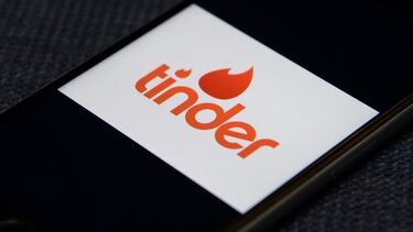 Mulher amarrada e amordaçada em engate no Tinder