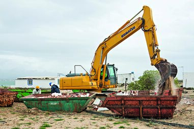 Demolições decorreram sem problemas, apesar da intensa chuva e vento que ontem se fizeram sentir