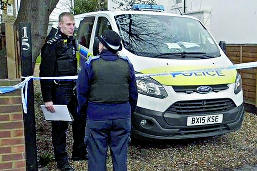 Polícia britânica na casa onde Laura de Faria foi morta à facada 