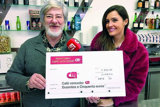 Rito é proprietário do café Bom Dia e ganhou um cheque no valor de 250 €   