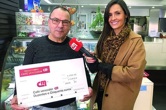 Ulisses Pinto é o proprietário do estabelecimento New Wave - Boutique de Pão, Matosinhos. Ganhou um cheque no valor de 250 euros pela mão de Ana Pedro  Arriscado   