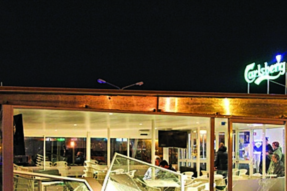 Esplanada destruída em Faro