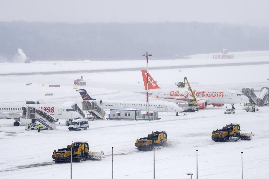 Aeroporto de Genebra, na Suíça,  teve de encerrar por causa da Neve
