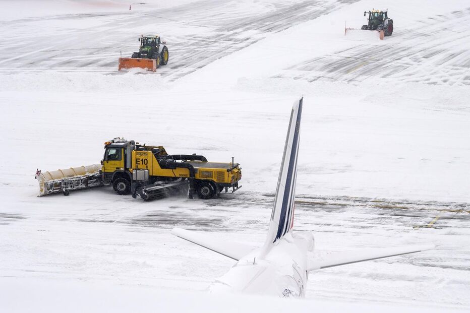 Aeroporto de Genebra, na Suíça,  teve de encerrar por causa da Neve