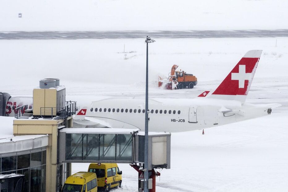 Aeroporto de Genebra, na Suíça,  teve de encerrar por causa da Neve