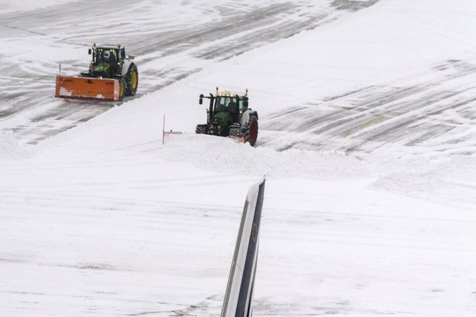 Aeroporto de Genebra, na Suíça,  teve de encerrar por causa da Neve