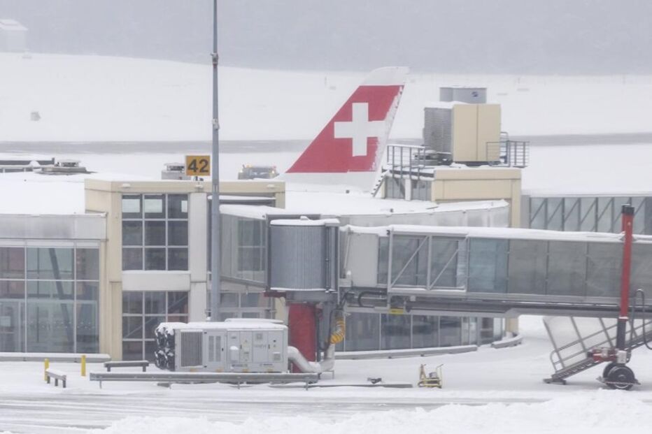 Aeroporto de Genebra, na Suíça,  teve de encerrar por causa da Neve