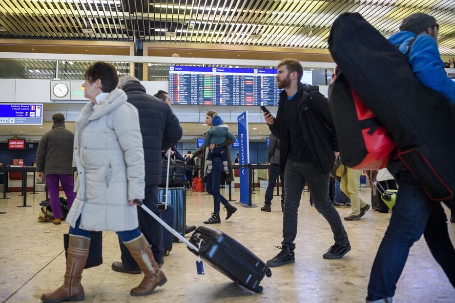 Aeroporto de Genebra, na Suíça,  teve de encerrar por causa da Neve
