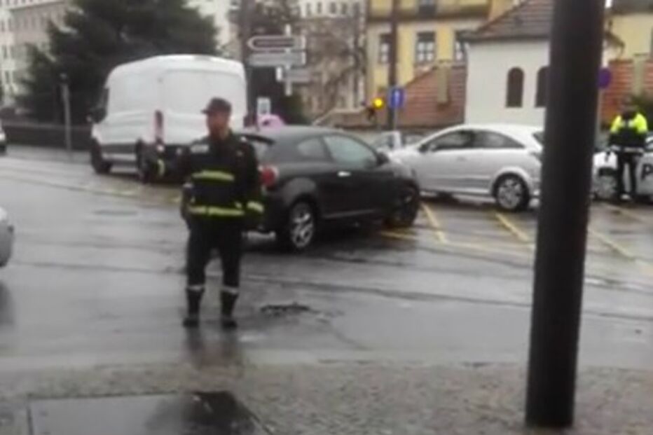 Derrame de gasóleo provoca acidentes no Porto