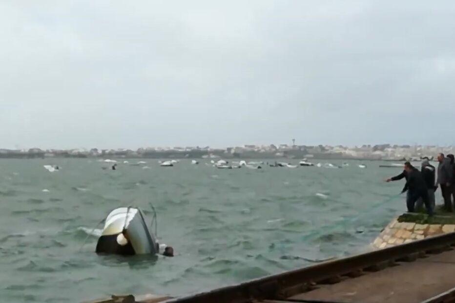 Homem resgatado do mar em Faro