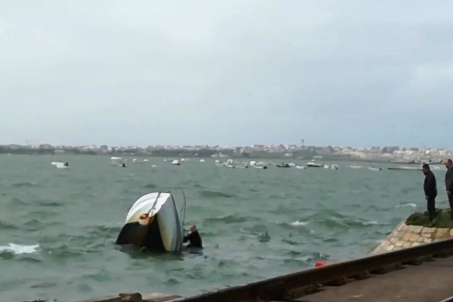 Homem resgatado do mar em Faro