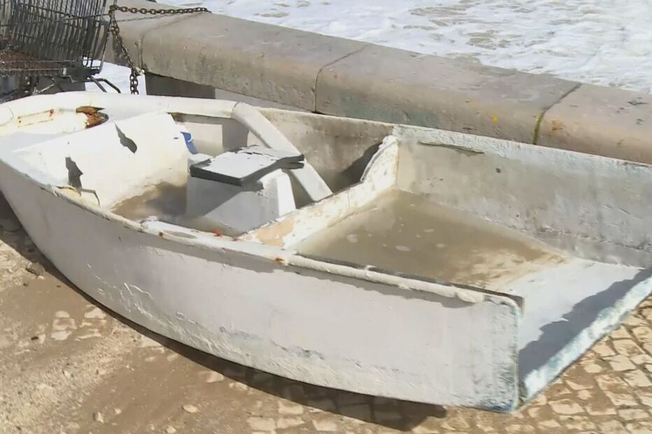 Ondas obrigam a cortar Estrada Marginal junto a Caxias