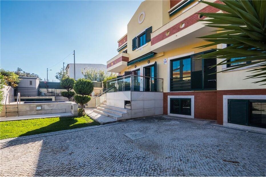 Luciana Abreu colocou casa em Alcabideche à venda por 635 mil euros