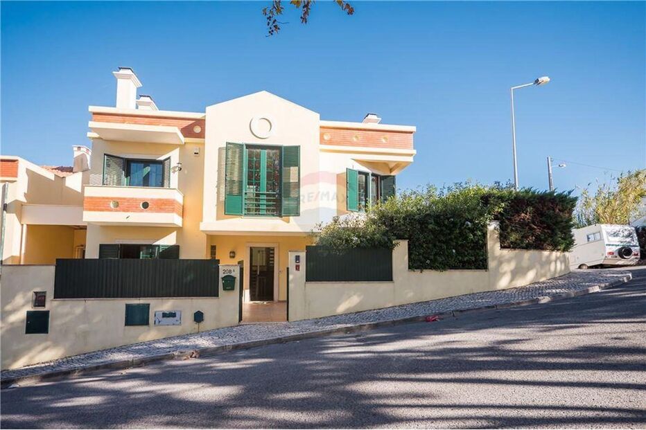 Luciana Abreu colocou casa em Alcabideche à venda por 635 mil euros