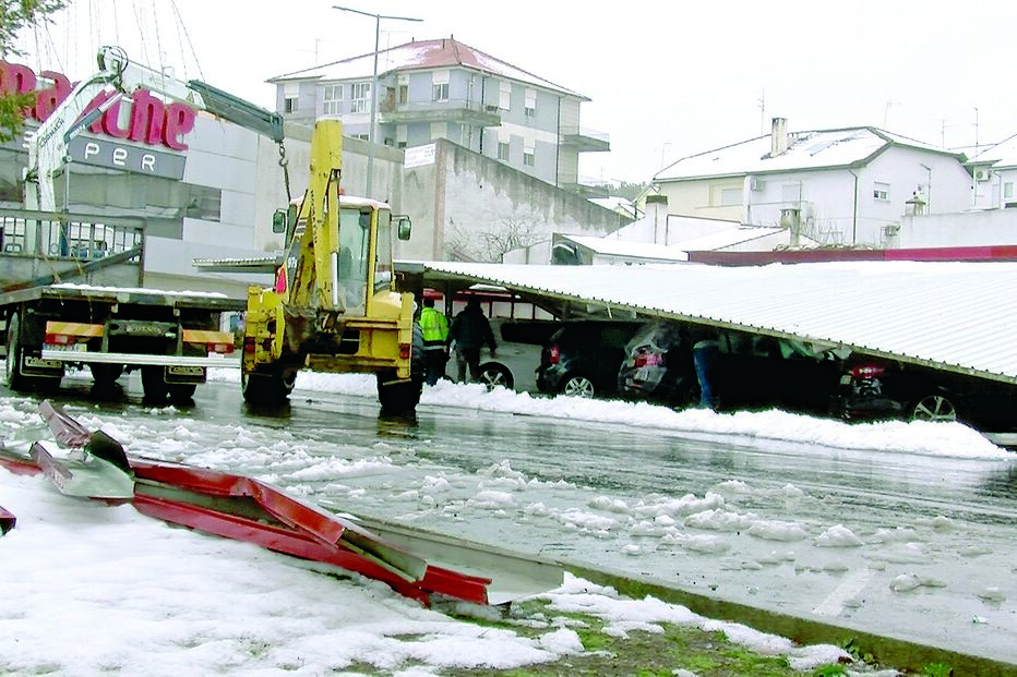 Coberturas de parques de hipermercados já foram retiradas
