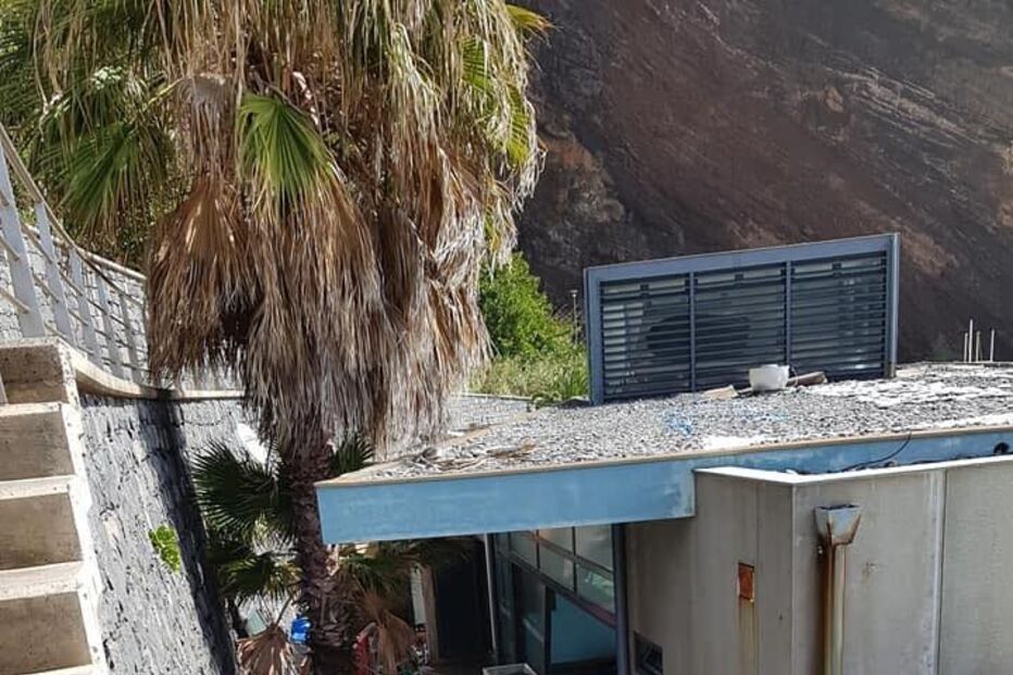 Bar do Garajau foi destruído pelas ondas